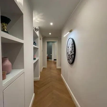Daire Esclusivo Apt Design Fashion-district Foppa 49a - Parking *